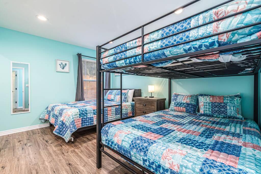 Zula Breeze: Beachfront Pet-friendly Retreat With Pool Holiday home