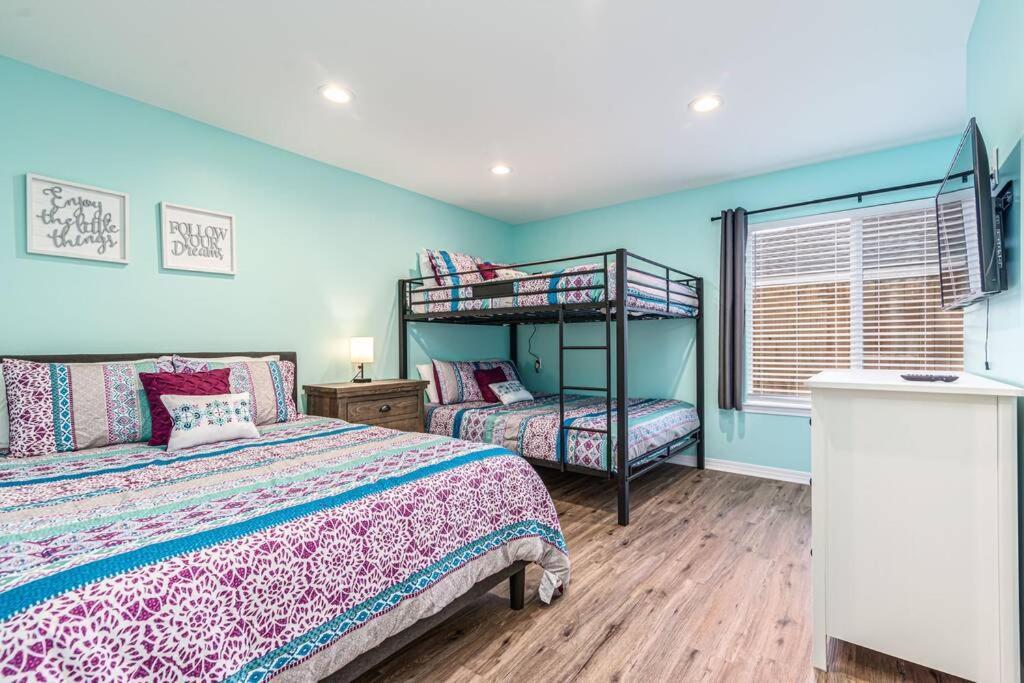 Zula Breeze: Beachfront Pet-friendly Retreat With Pool Holiday home