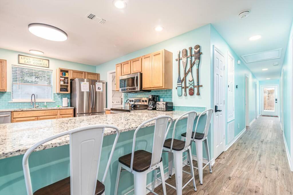 Zula Breeze: Beachfront Pet-friendly Retreat With Pool Holiday home Destin