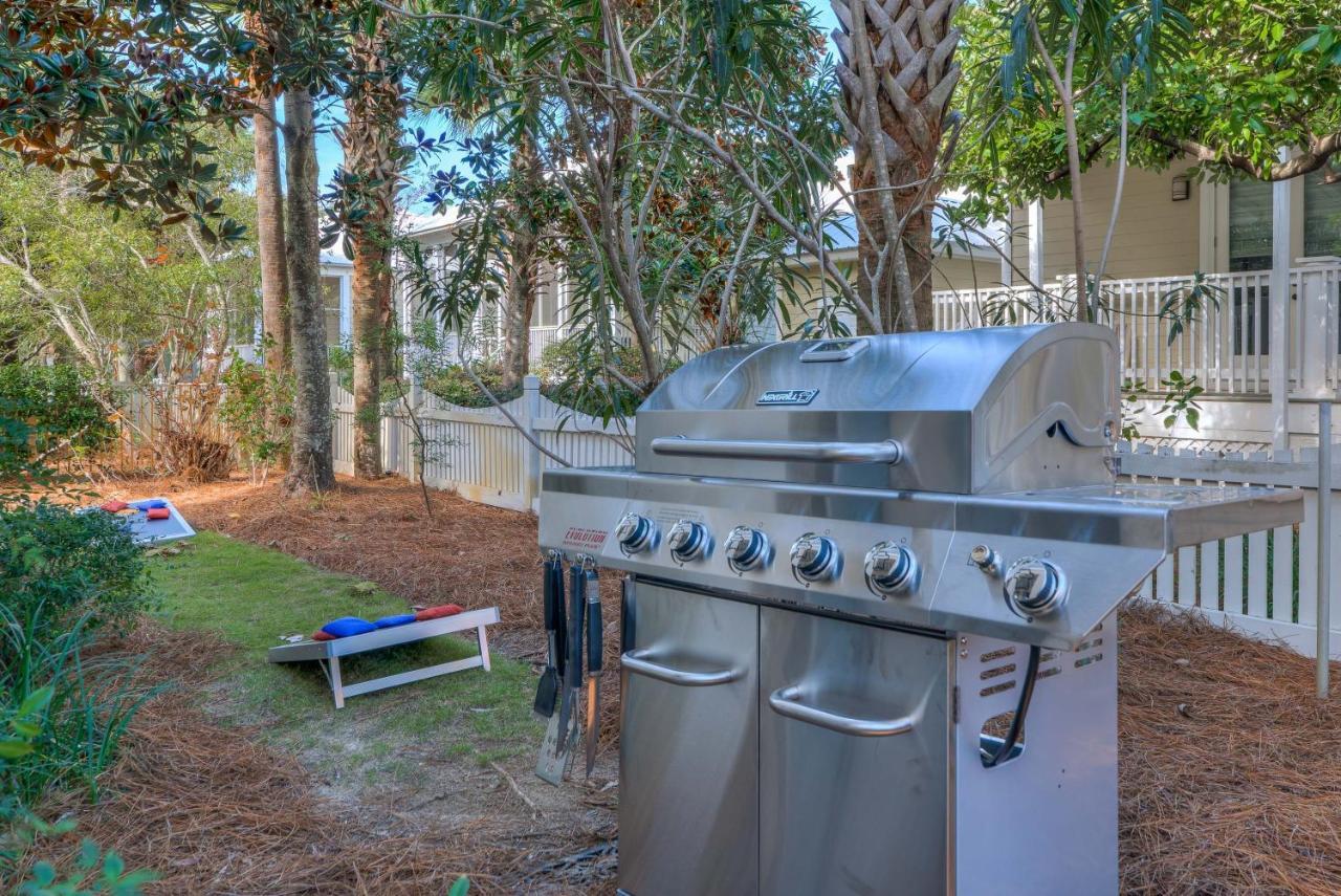 2-story Home, Walk To Beach, Hot Tub, Free Wifi, Pets Ok, Community Pool Access * Destin