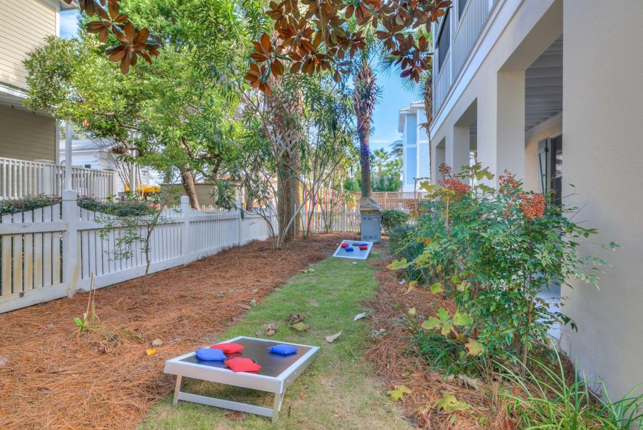 Holiday home 2-story Home, Walk To Beach, Hot Tub, Free Wifi, Pets Ok, Community Pool Access Destin
