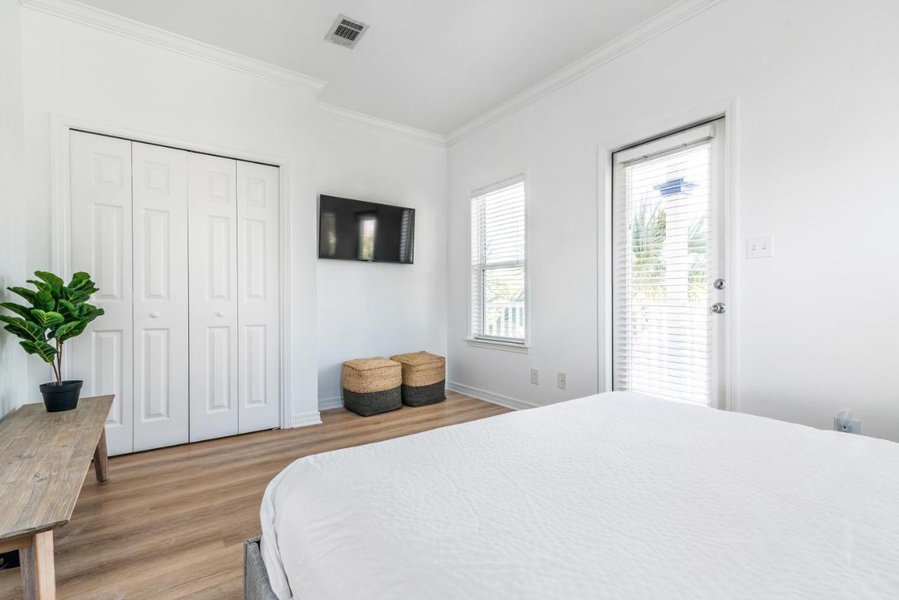 Holiday home 3-story Retreat Home, Walk To Beach, Gulf Views, Free Wifi! *