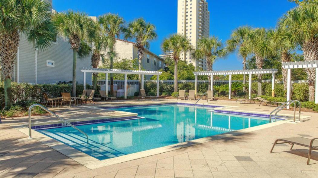 3-story Retreat Home, Walk To Beach, Gulf Views, Free Wifi! Holiday home Destin
