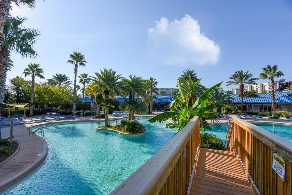 Pool Paradise With 75