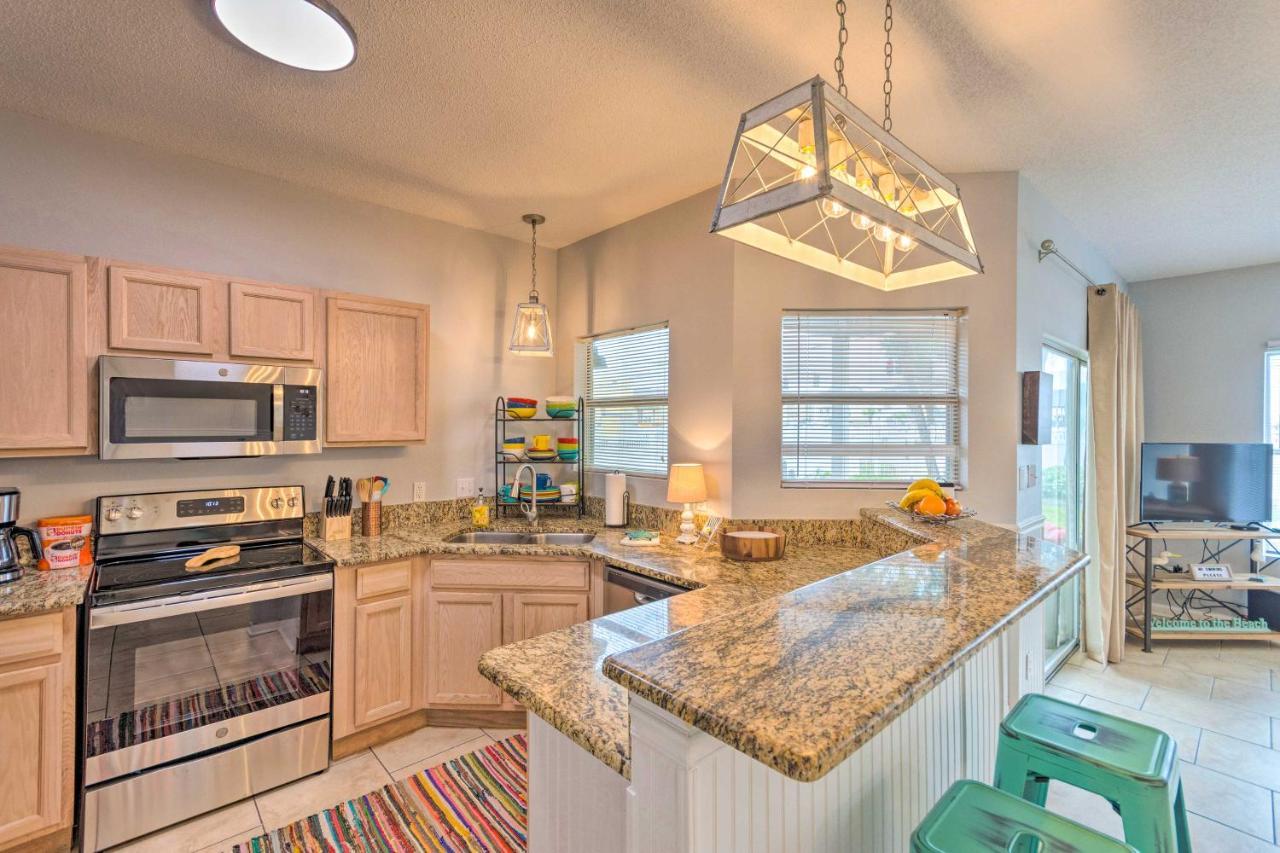 Apartment Coastal With Pool - Walk To Beach!