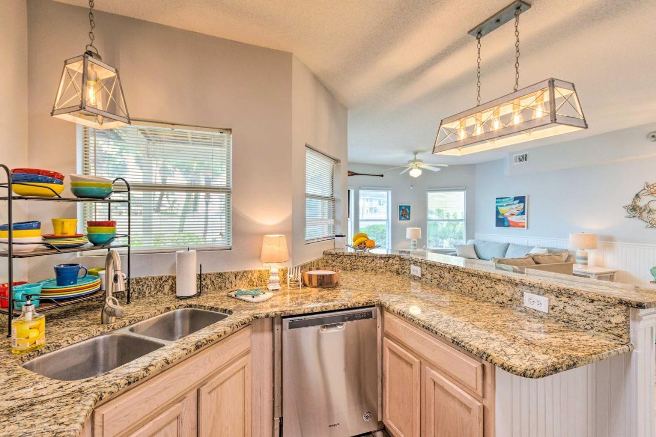 Apartment Coastal With Pool - Walk To Beach! Destin