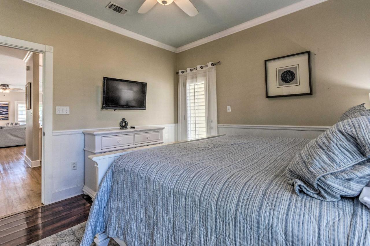 Holiday home Grand Getaway - Walk A Block To The Beach! *