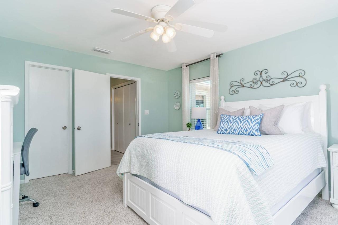 Gulf Winds Court 202 - Emerald Cove Oasis Holiday home Destin