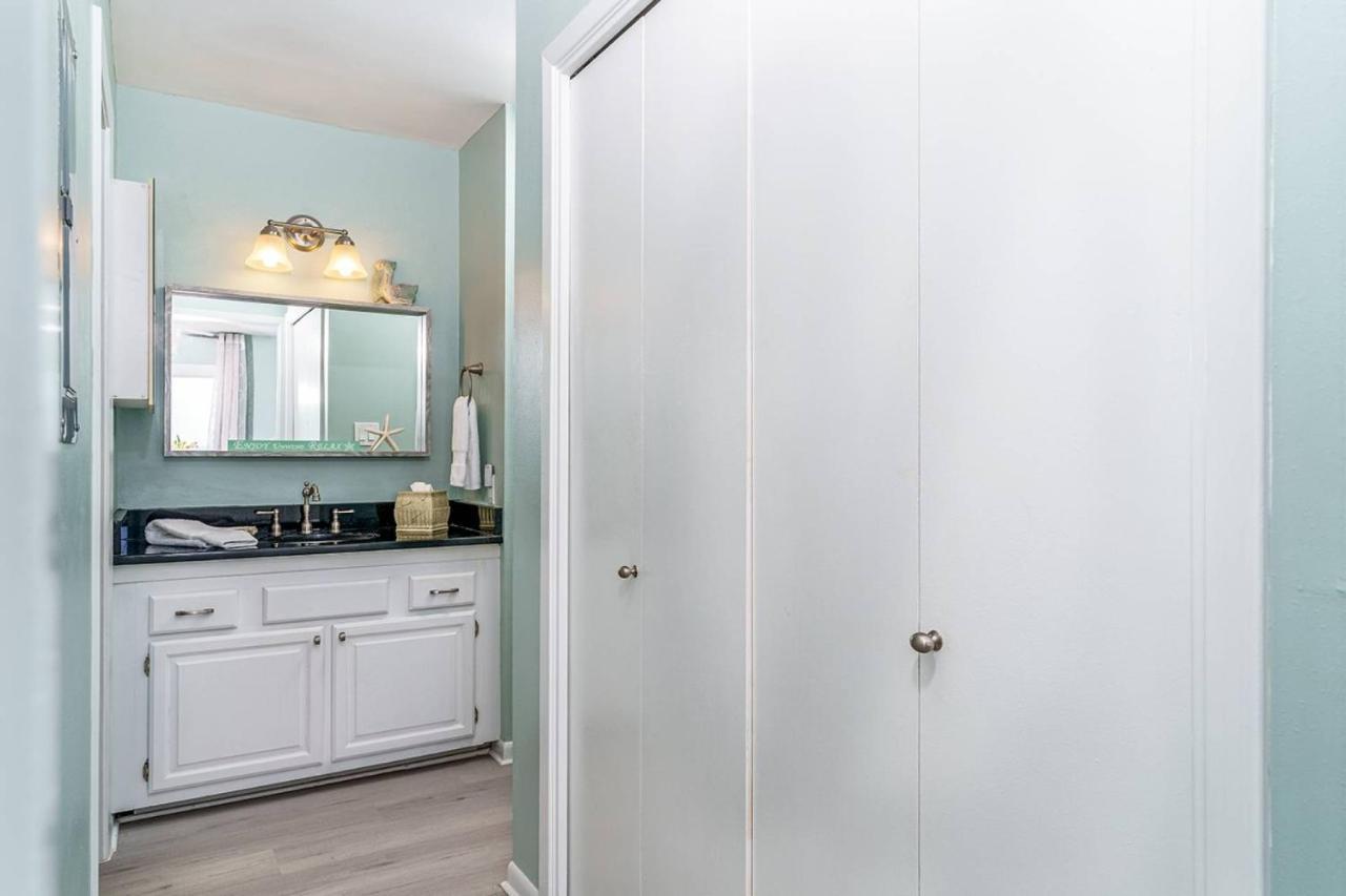 Gulf Winds Court 202 - Emerald Cove Oasis Holiday home