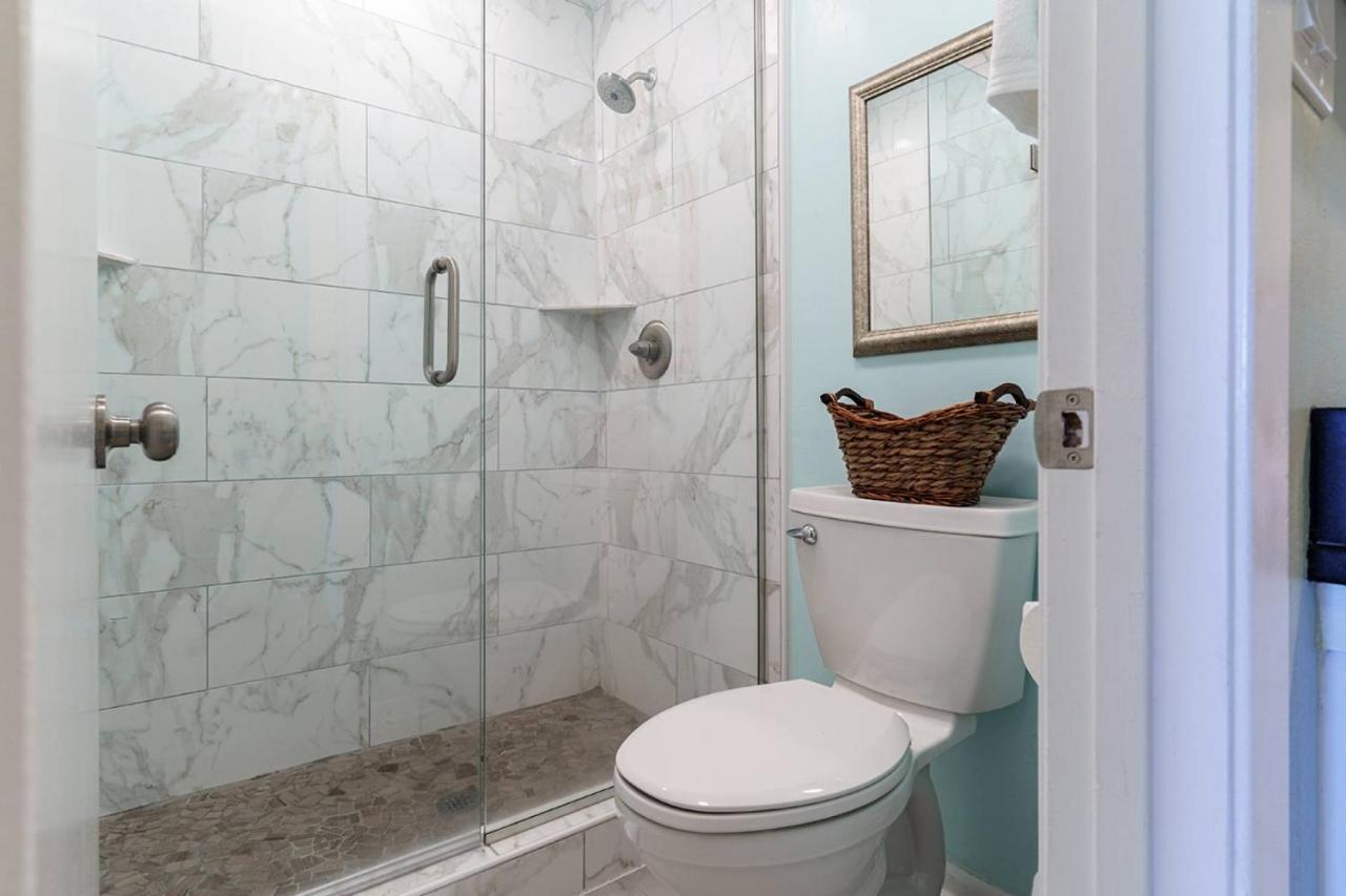 Gulf Winds Court 202 - Emerald Cove Oasis Destin