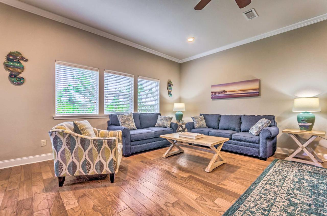 Luxurious Alerio Condo - Steps To Private Beach! *