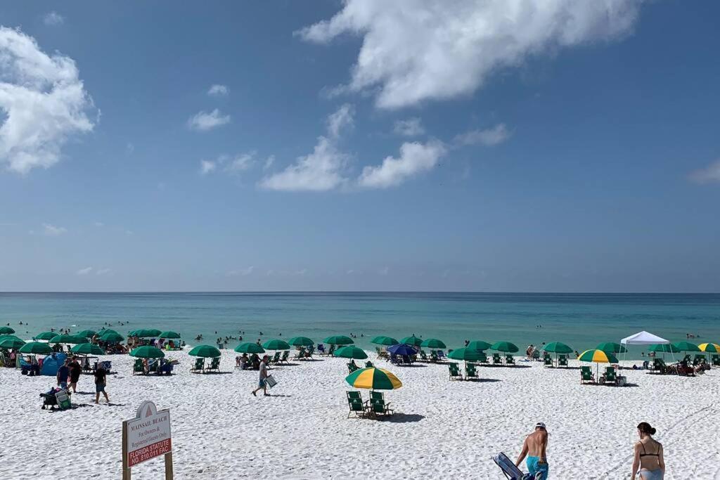 Jewel 5bd-3 1/2 Bath -5 Min Walk To Beach! Holiday home Destin