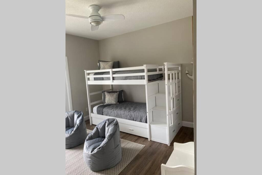 Jewel 5bd-3 1/2 Bath -5 Min Walk To Beach!