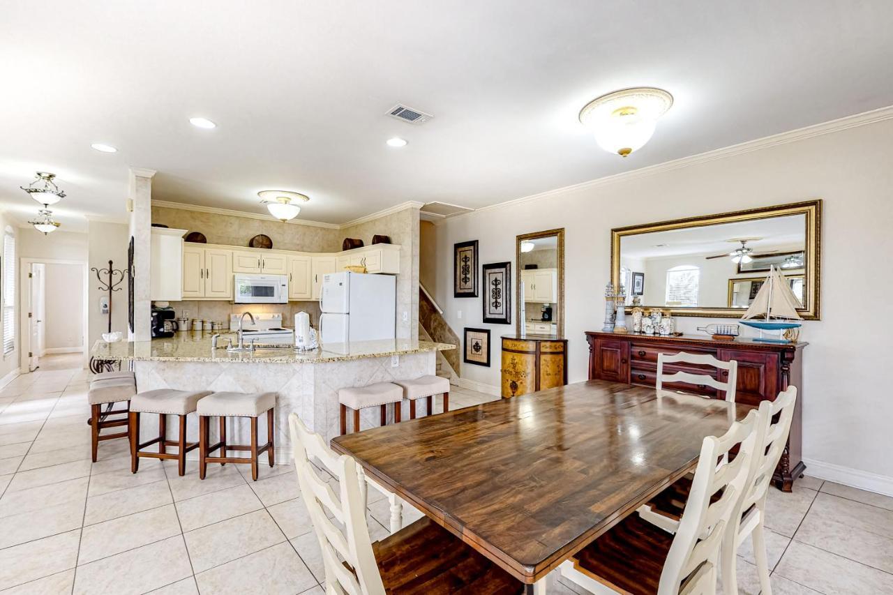 Emerald Shores Holiday home *