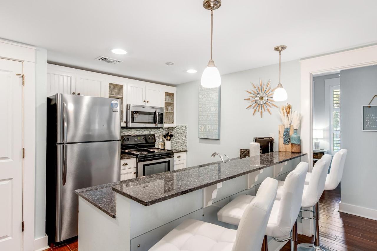 Sandestin Baytowne Wharf 449 Market St * Destin