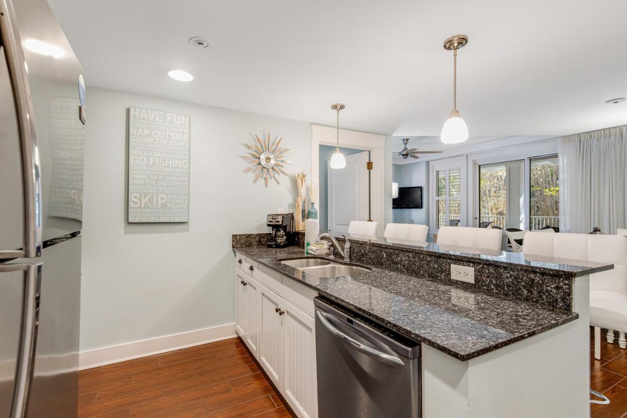 Sandestin Baytowne Wharf 449 Market St * Destin