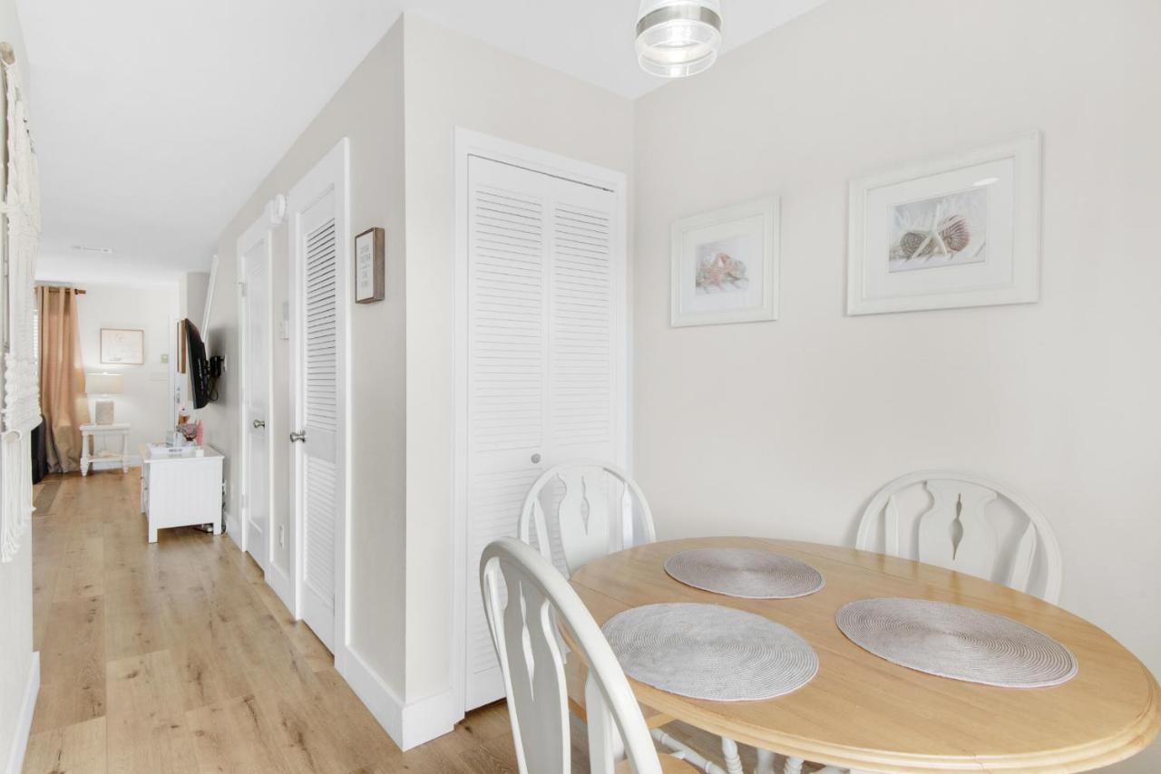 Apartment Sandprints A4 Destin