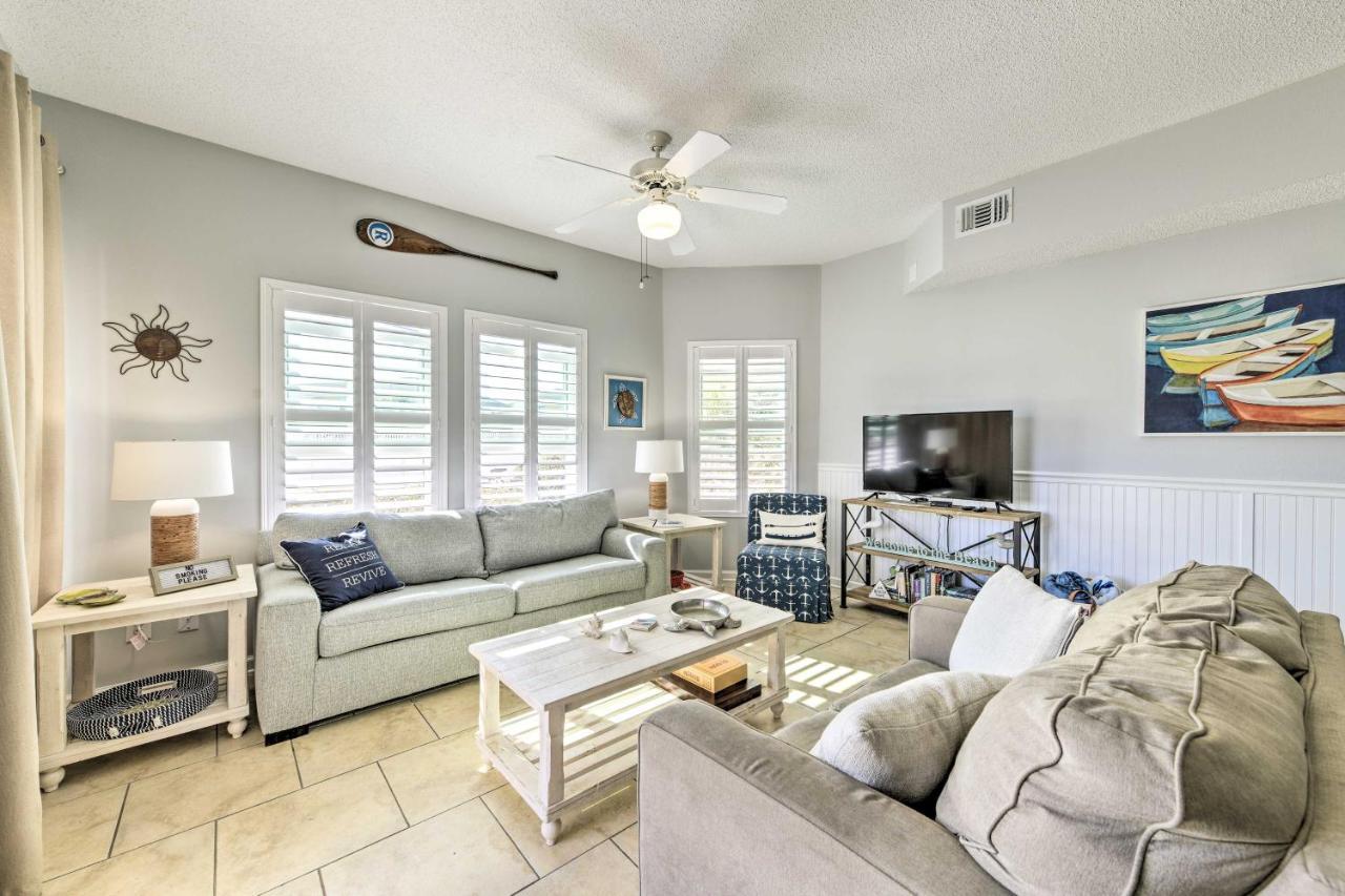 Apartment Coastal With Pool - Walk To Beach! Destin