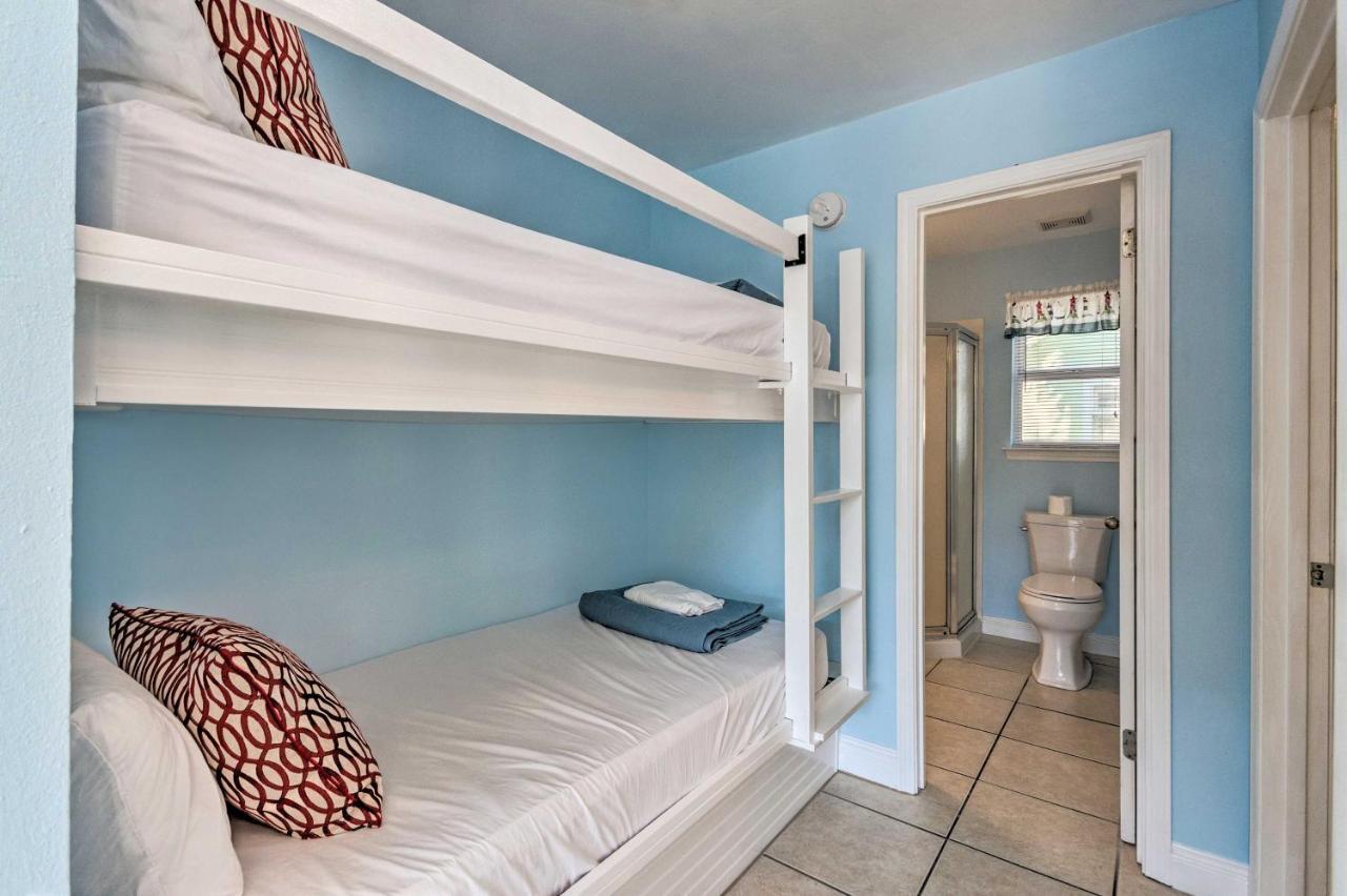 Holiday home Charming Walk To Beach And Dining!