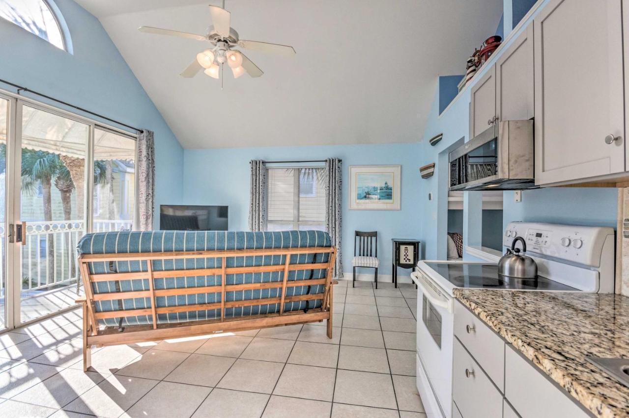 Charming Walk To Beach And Dining! *