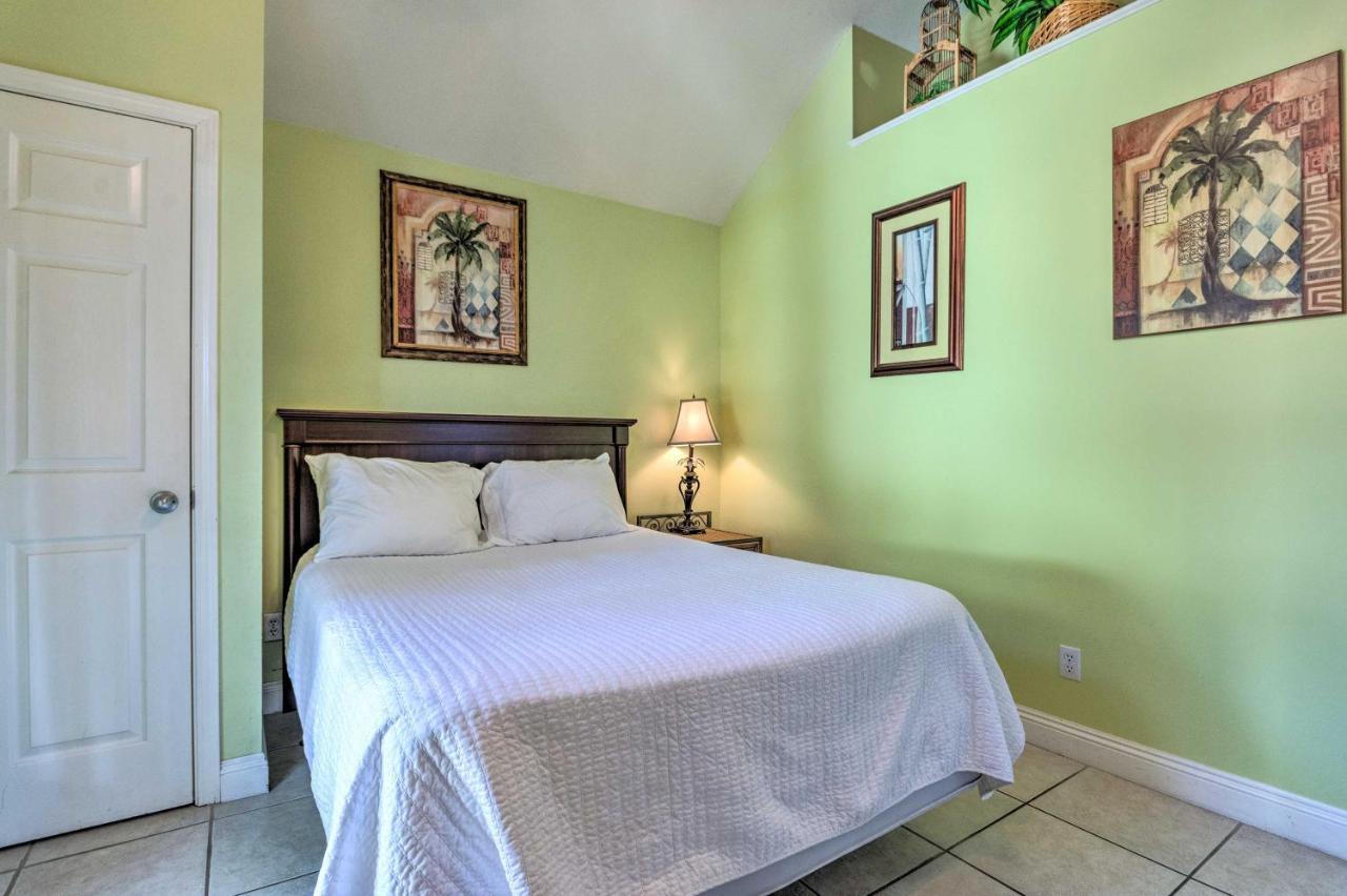 Charming Walk To Beach And Dining!