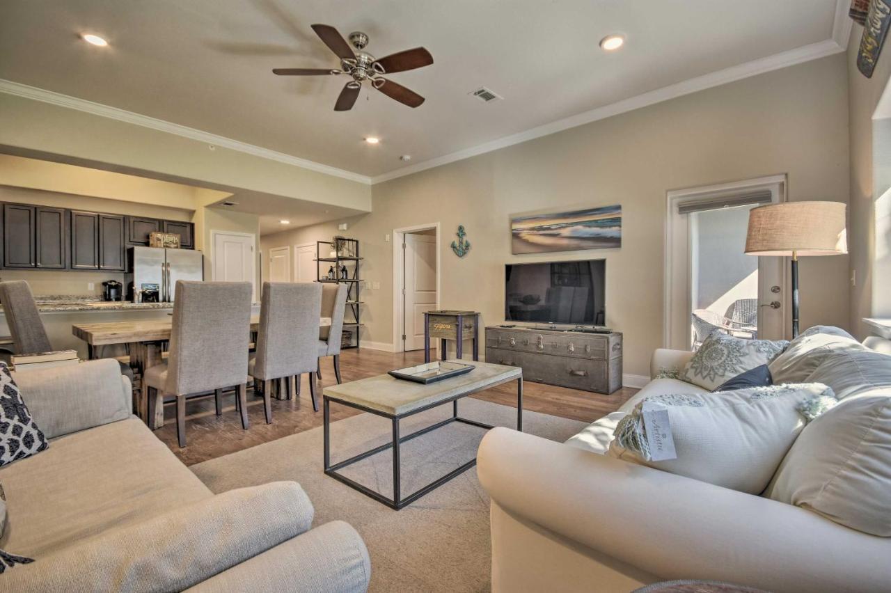 Miramar Patio, Pool, Walk To Gulf! Apartment