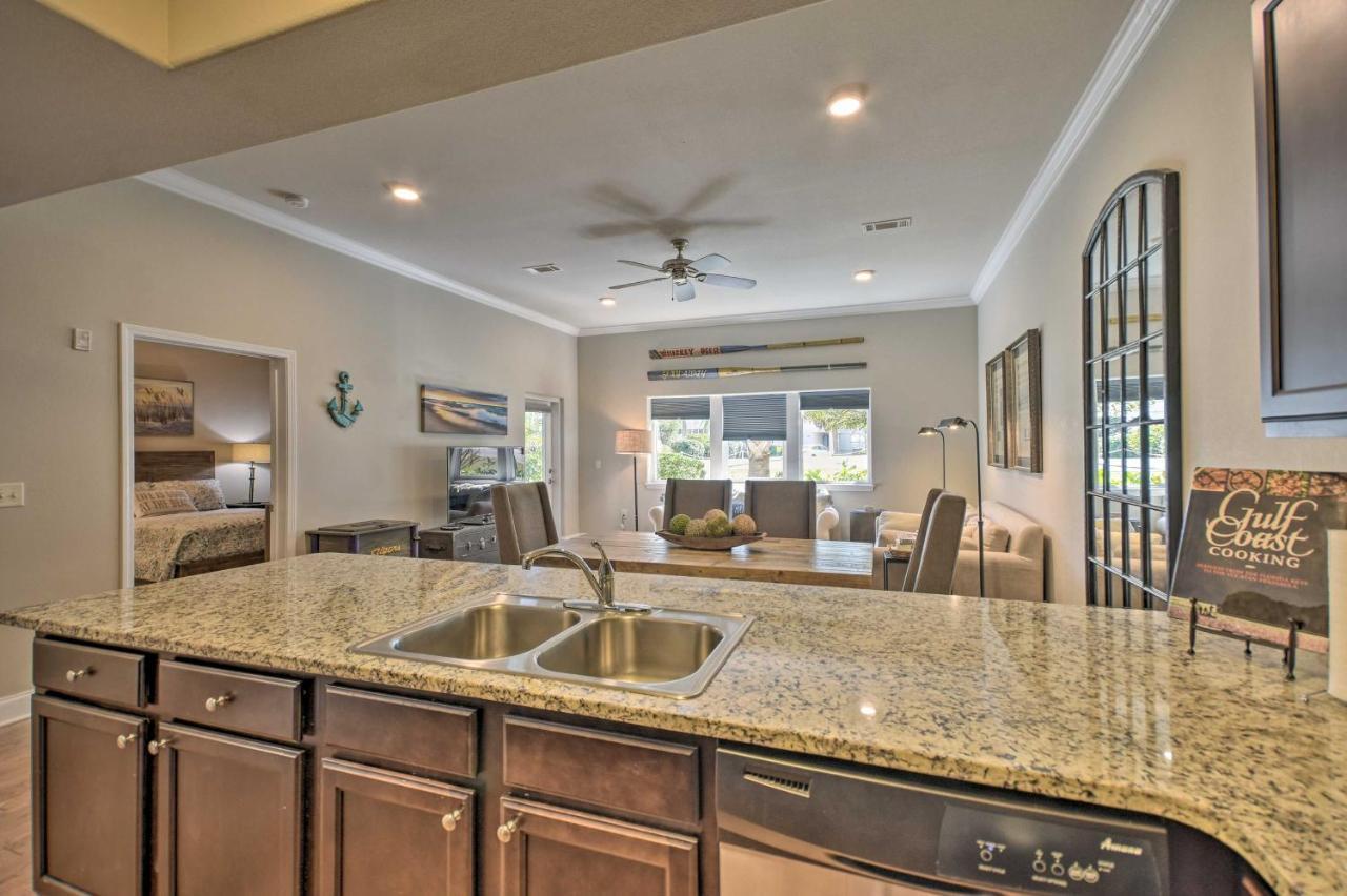 Miramar Patio, Pool, Walk To Gulf! Apartment