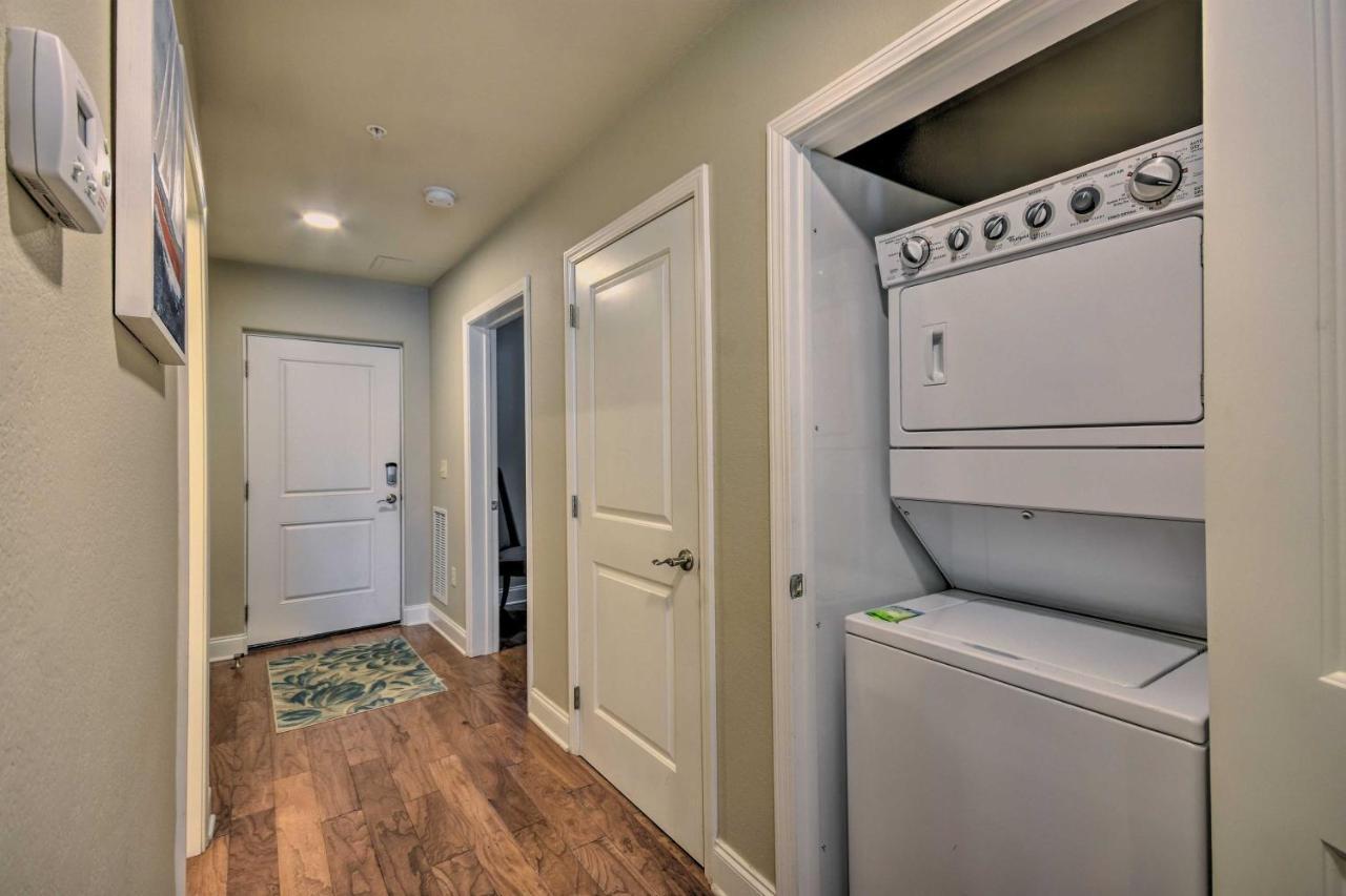 Miramar Patio, Pool, Walk To Gulf! Apartment *