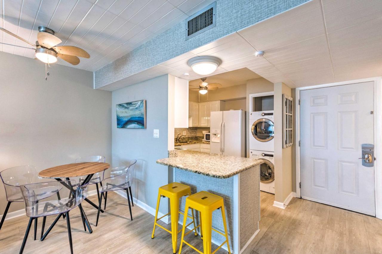 Sunny With Pool And Access! Apartment