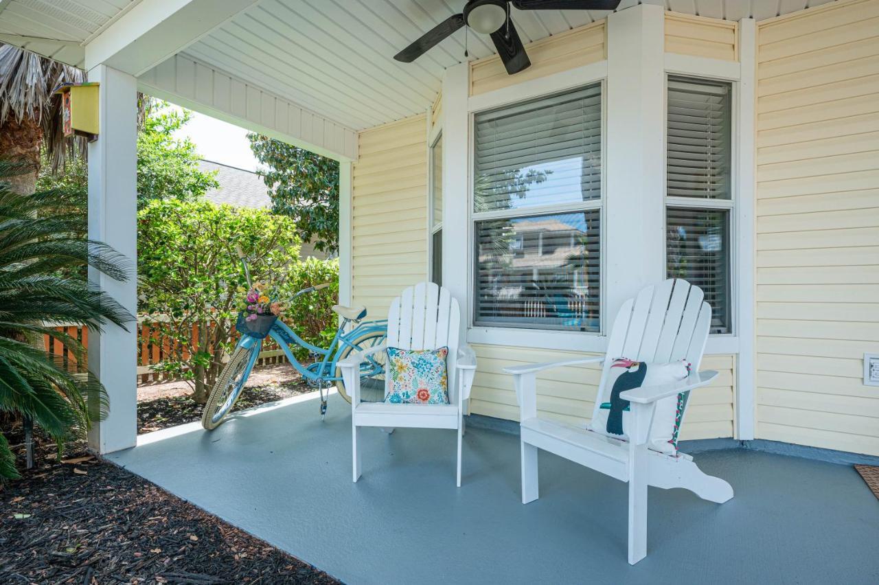 Holiday home Private Access, Fenced Yard & Pet Friendly, Pool, Life House