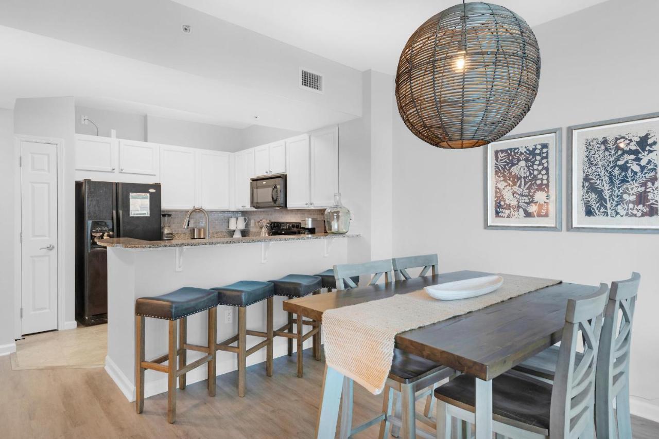 Palms #2711 Jr. 2br