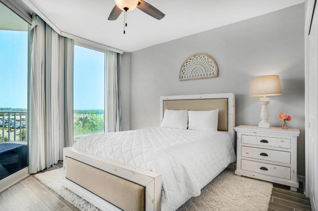 Palms 1406 Jr 2br
