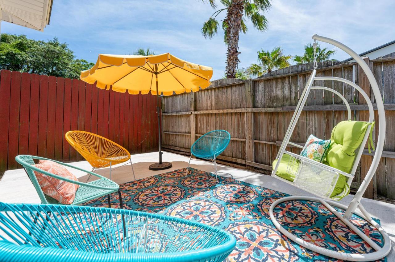 Holiday home Private Access, Fenced Yard & Pet Friendly, Pool, Life House