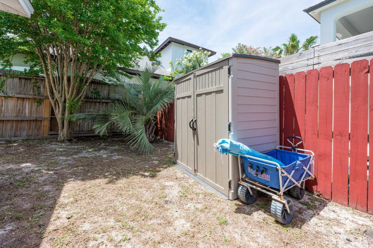 Holiday home Private Access, Fenced Yard & Pet Friendly, Pool, Life House Destin
