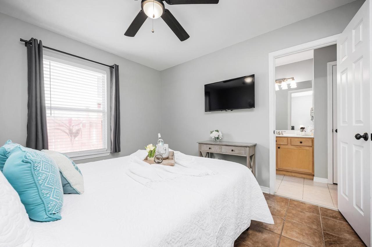 Holiday home Private Access, Fenced Yard & Pet Friendly, Pool, Life House *
