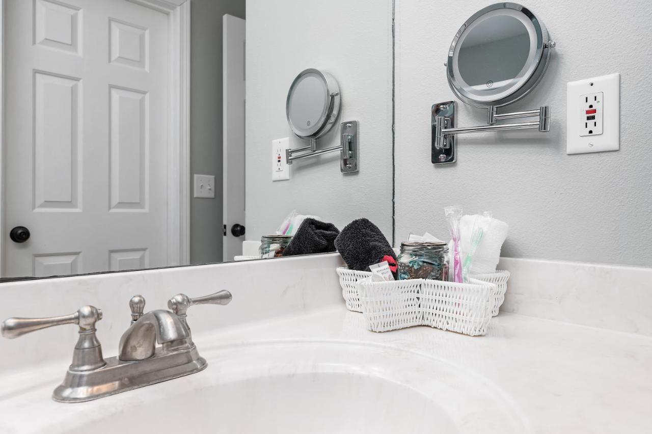 Holiday home Private Access, Fenced Yard & Pet Friendly, Pool, Life House Destin
