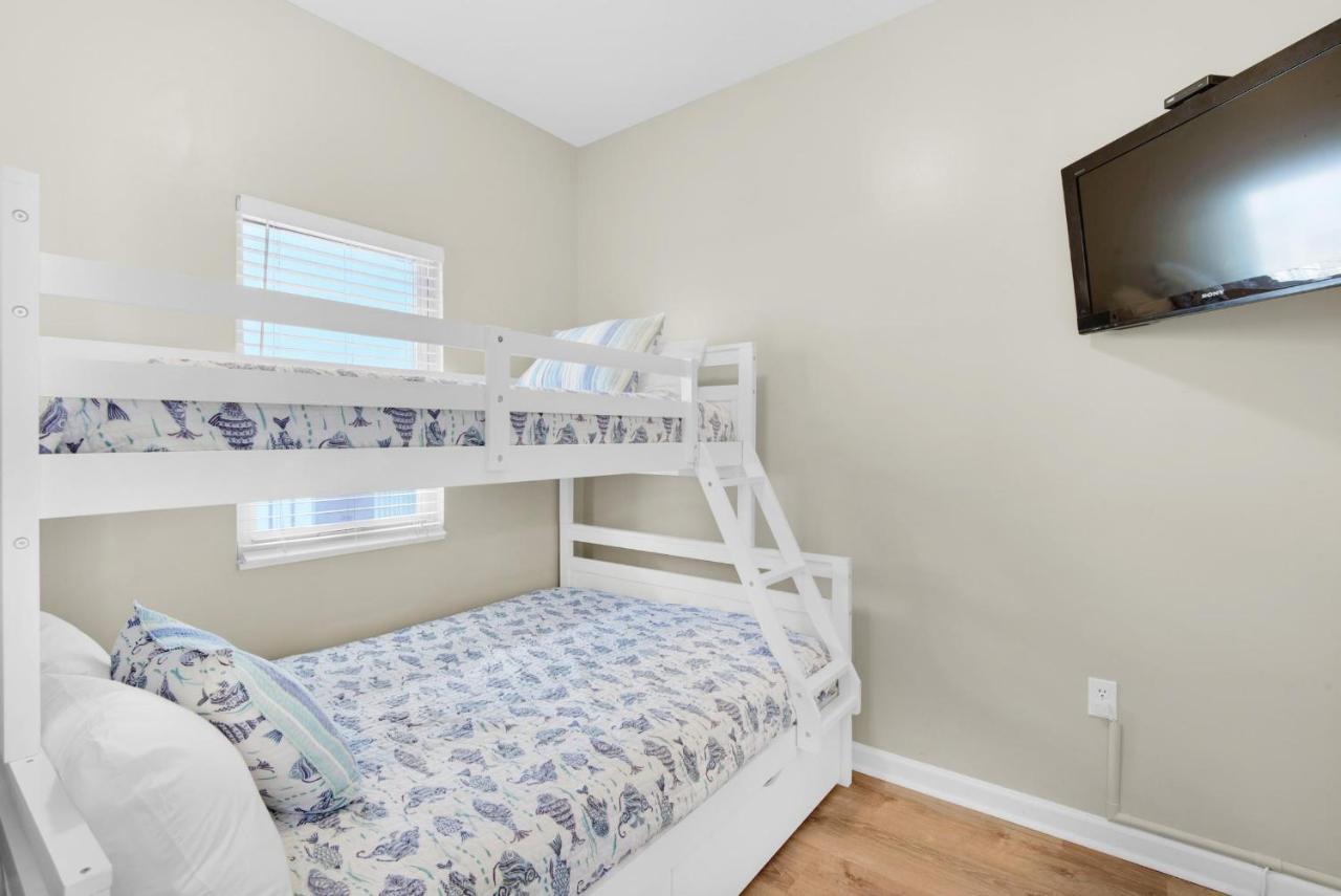 Sterling Sands 111 Apartment
