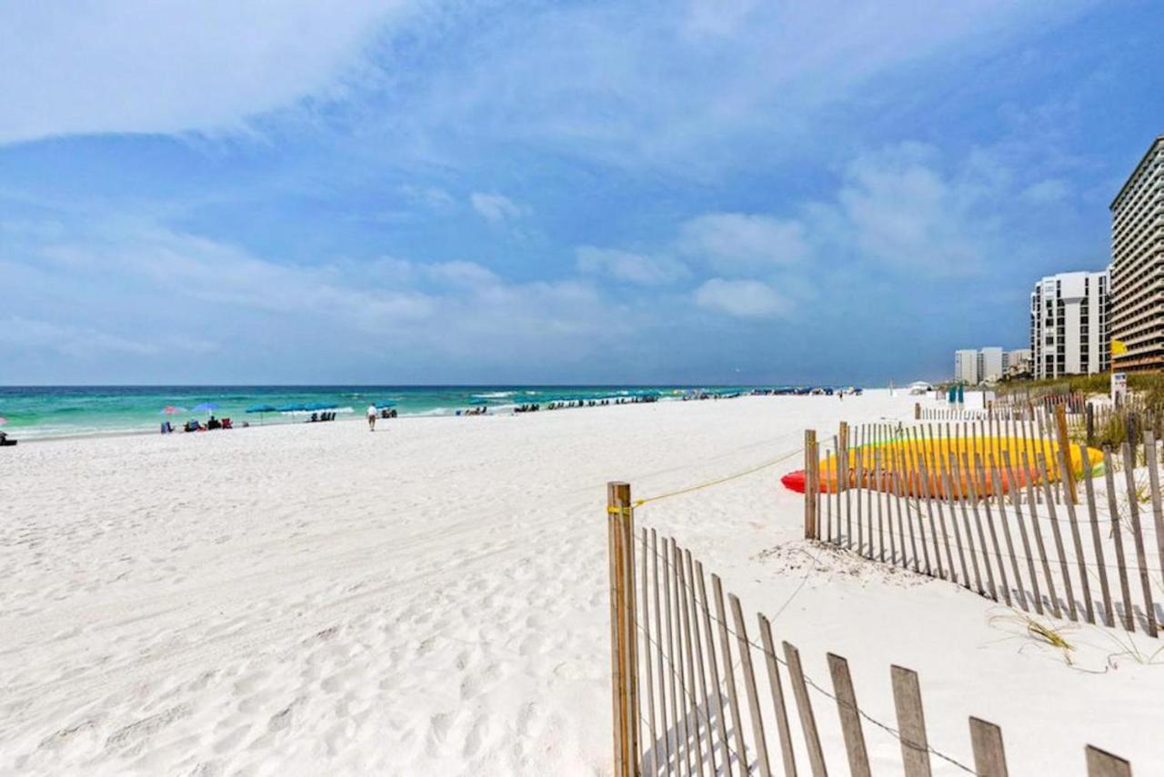 St. Martin Beachwalk 111