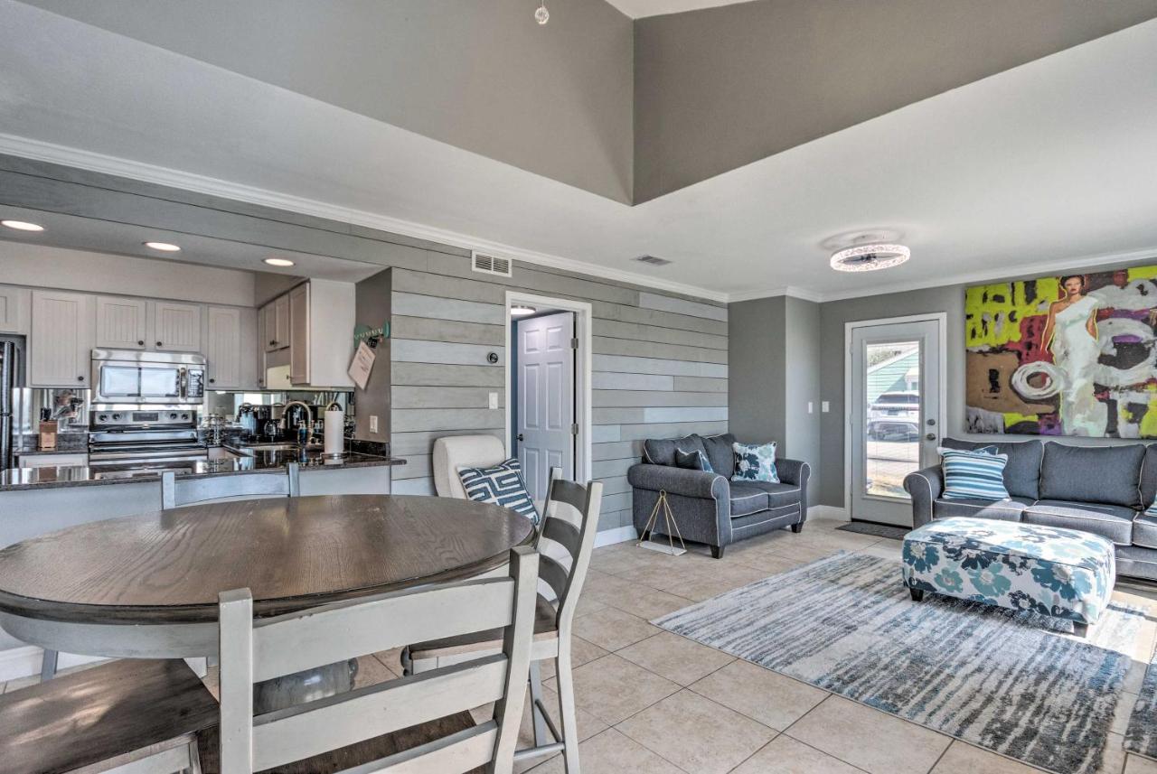 Vibrant Family 100 Feet To Private Beach!