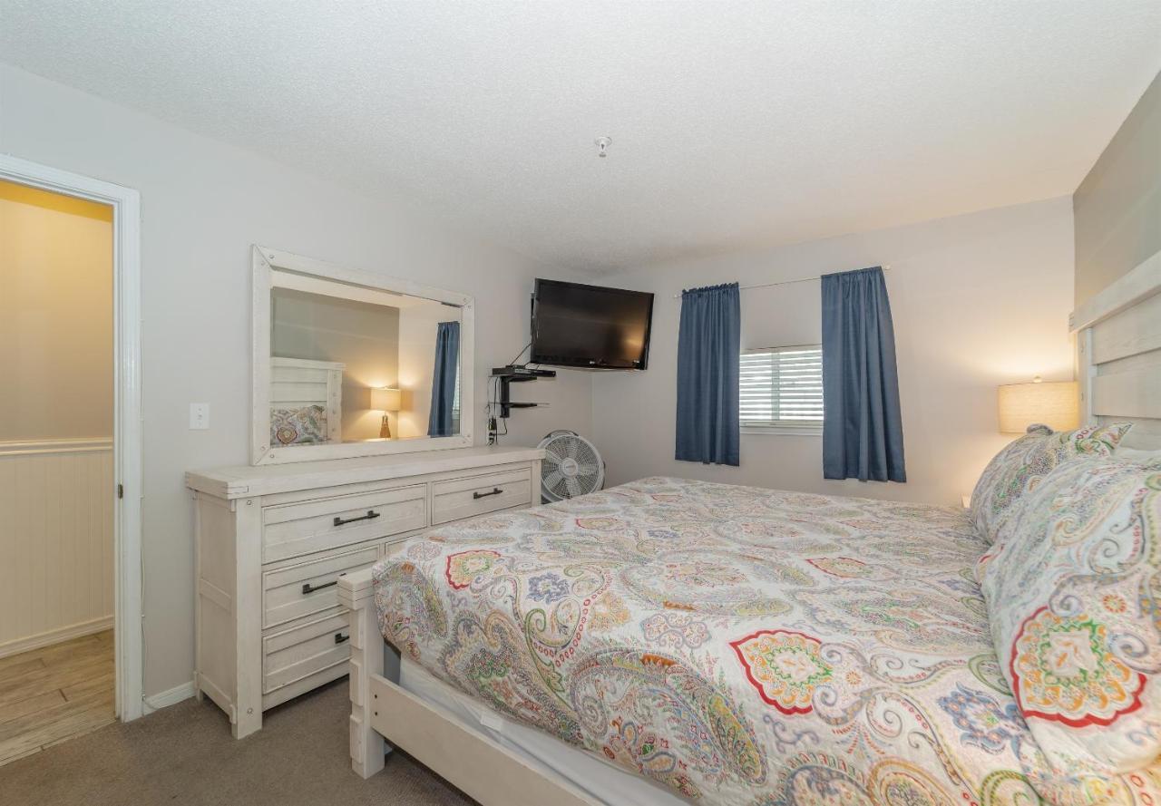 Apartment Ground Floor Gulf Front Oasis On Crystal