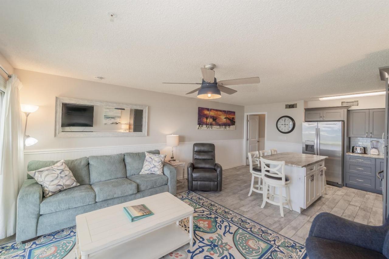 Ground Floor Gulf Front Oasis On Crystal Apartment