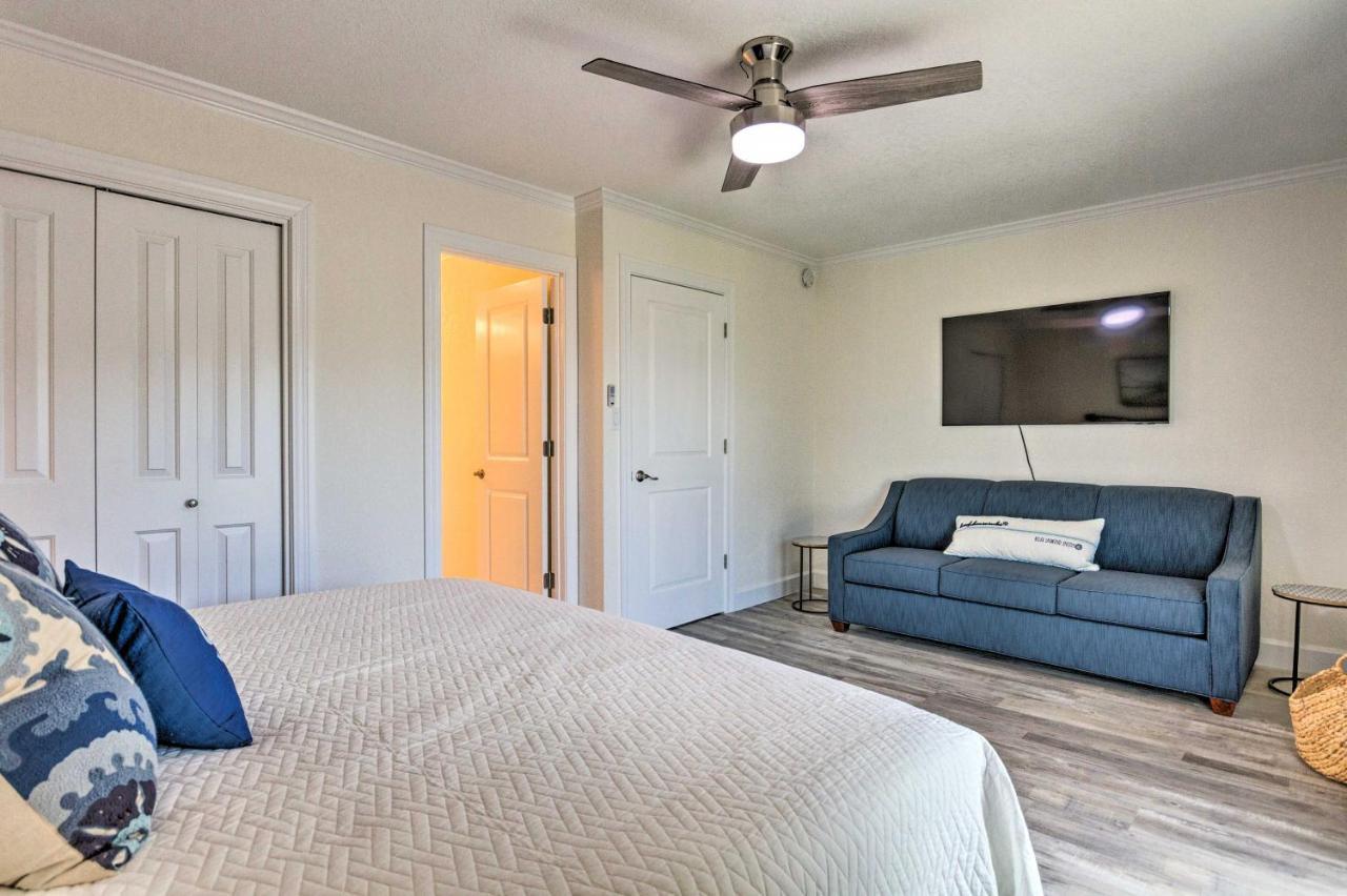 Modern Miramar Townhome, Walk To Ocean! Holiday home Destin