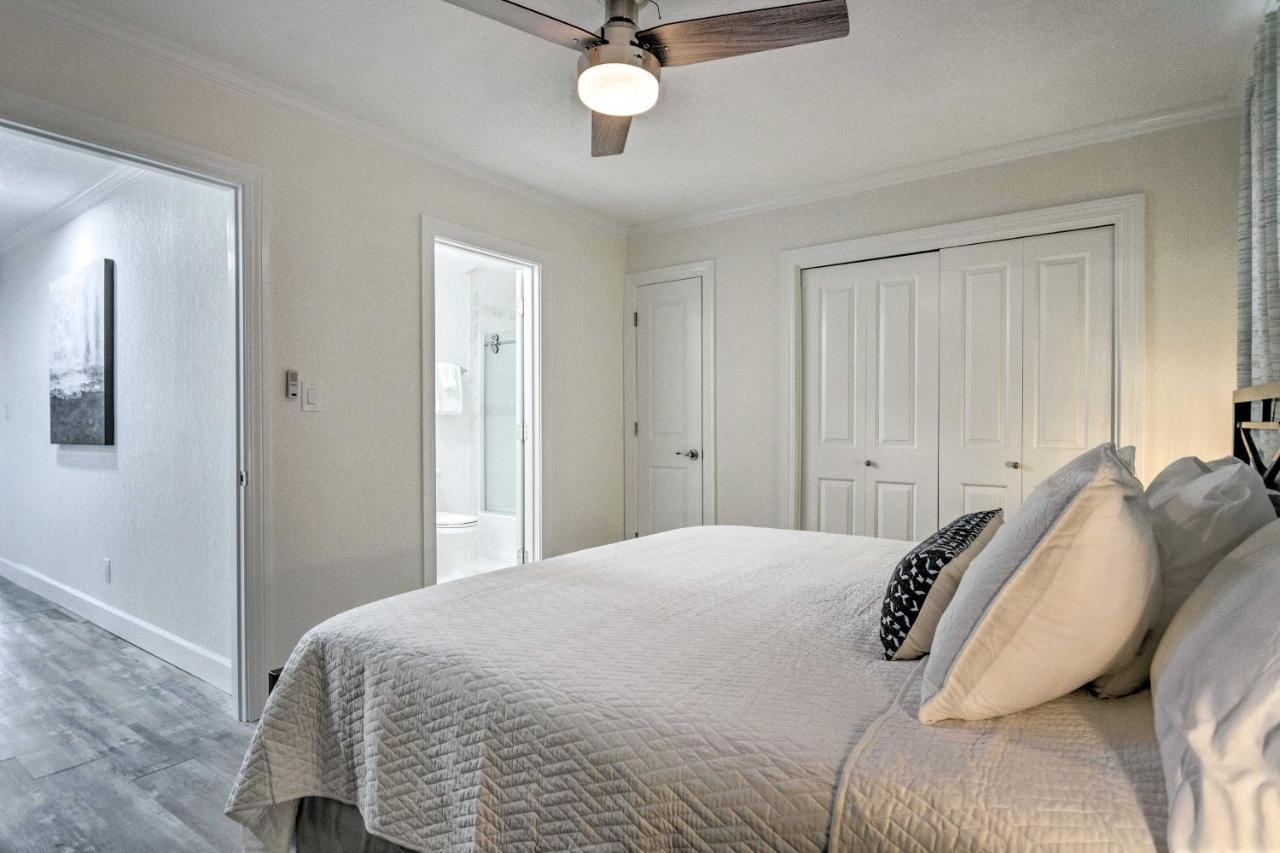 Modern Miramar Townhome, Walk To Ocean! Holiday home Destin