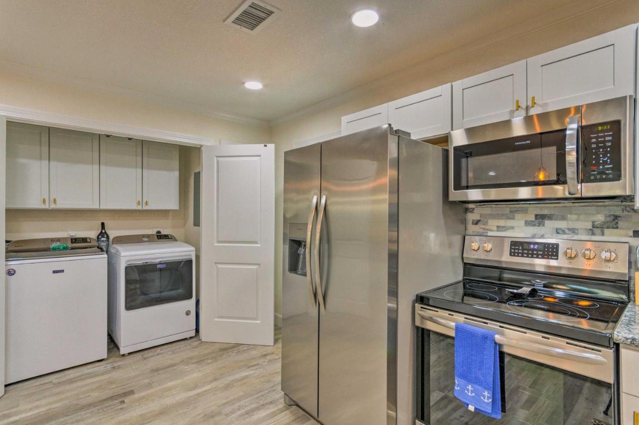 Modern Miramar Townhome, Walk To Ocean! Holiday home