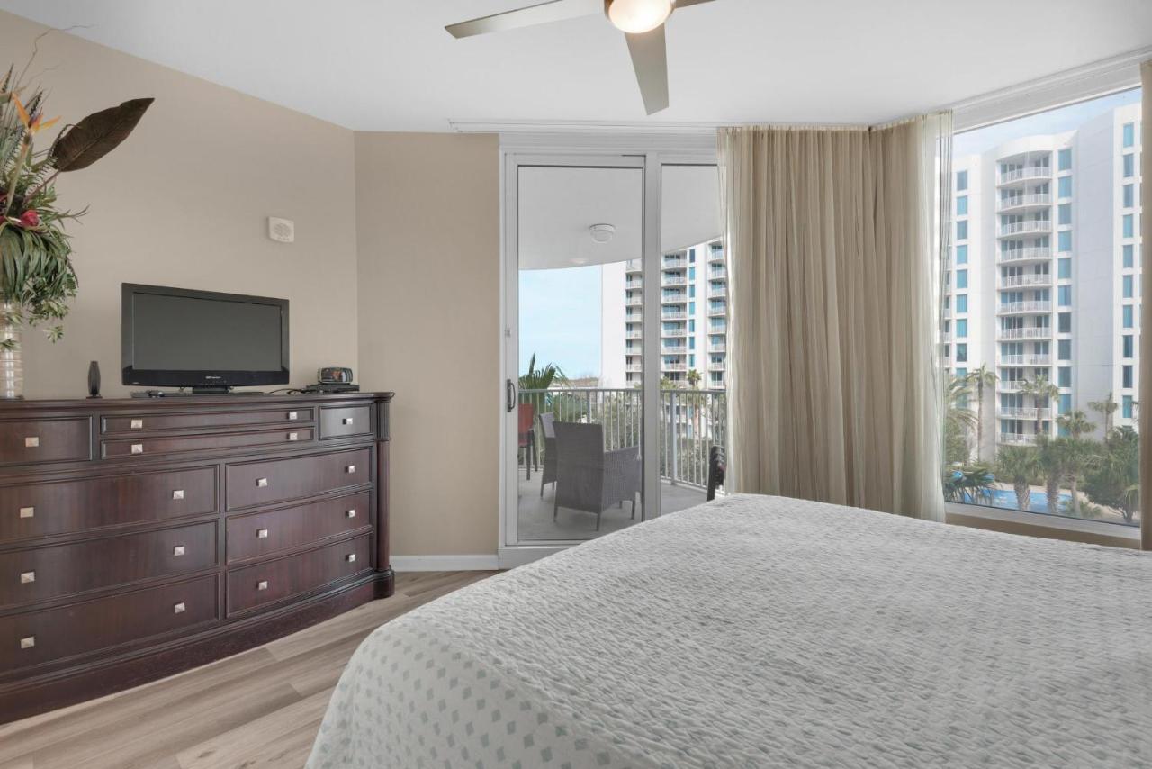 Palms #2413 Jr. 2br *