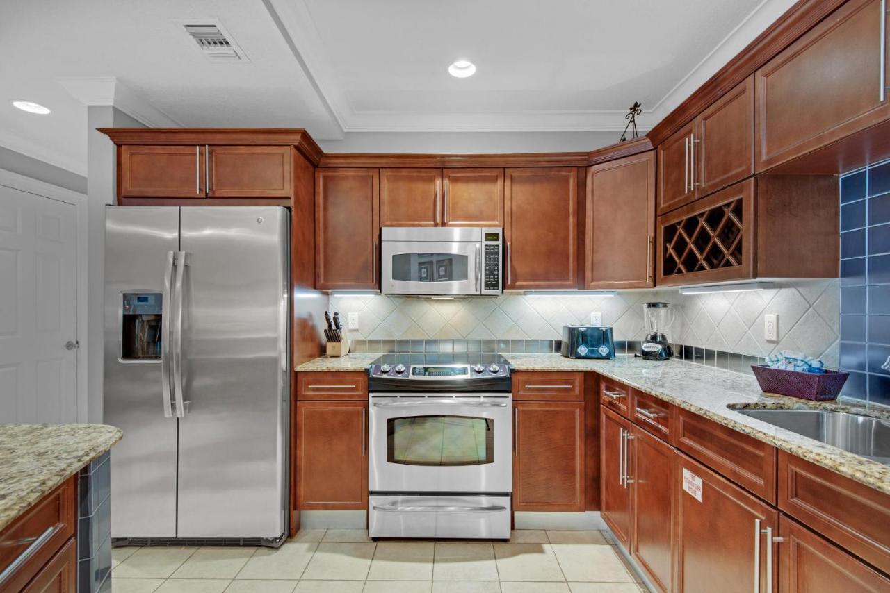 Emerald Grande W728 Apartment *