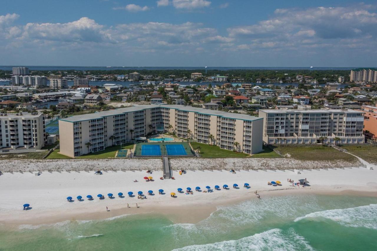 Holiday Surf And Racquet Club 707 *
