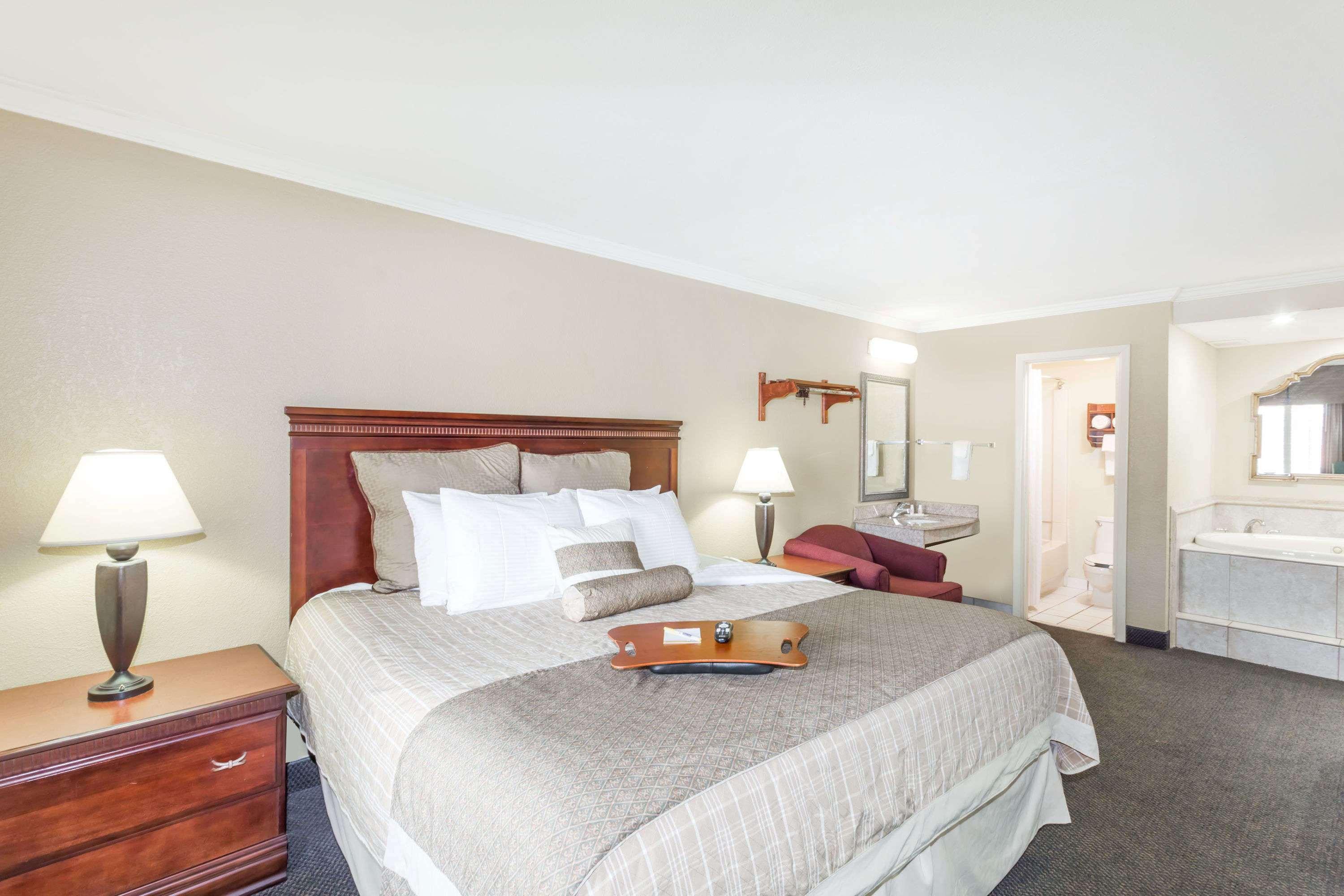 Days By Wyndham Motel