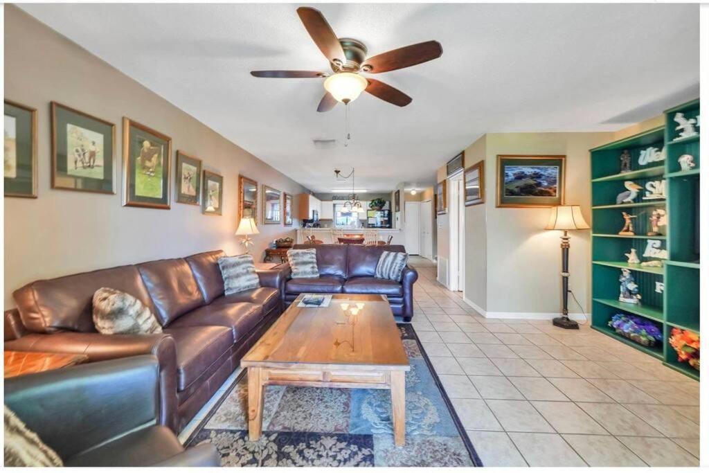 New Listing!!! 4 Min Walk To The Beach! Holiday home