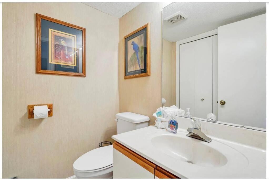 New Listing!!! 4 Min Walk To The Beach! *